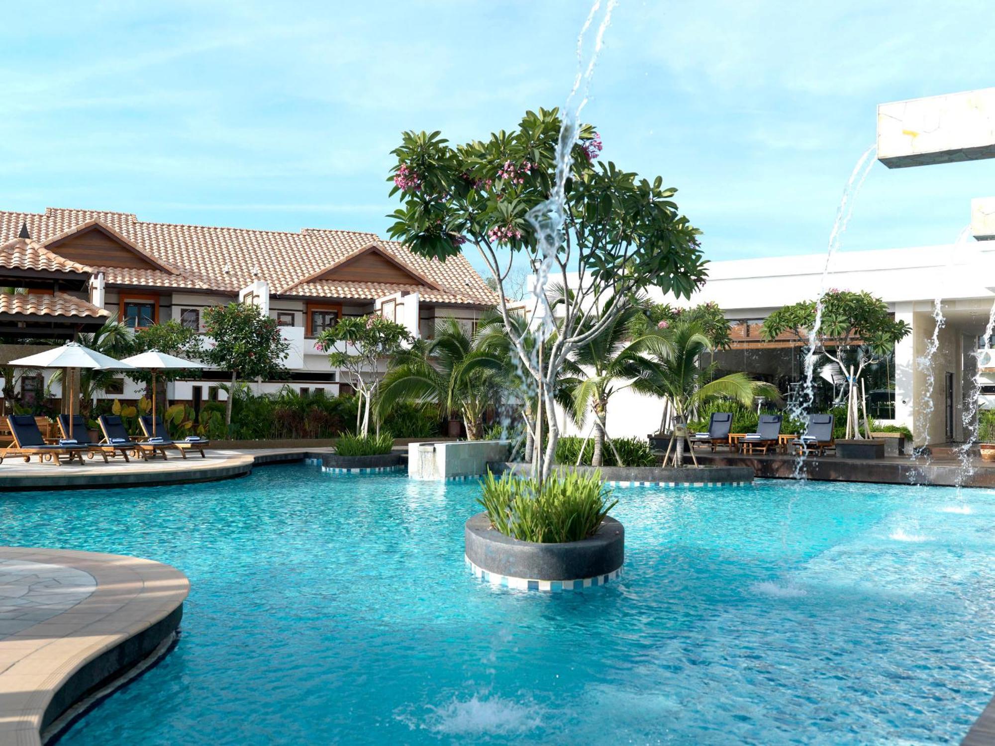 แกรนด์ เลซิส พอร์ท ดิคสัน Hotel พอร์ตดิ๊กสัน ภายนอก รูปภาพ The pool at the hotel