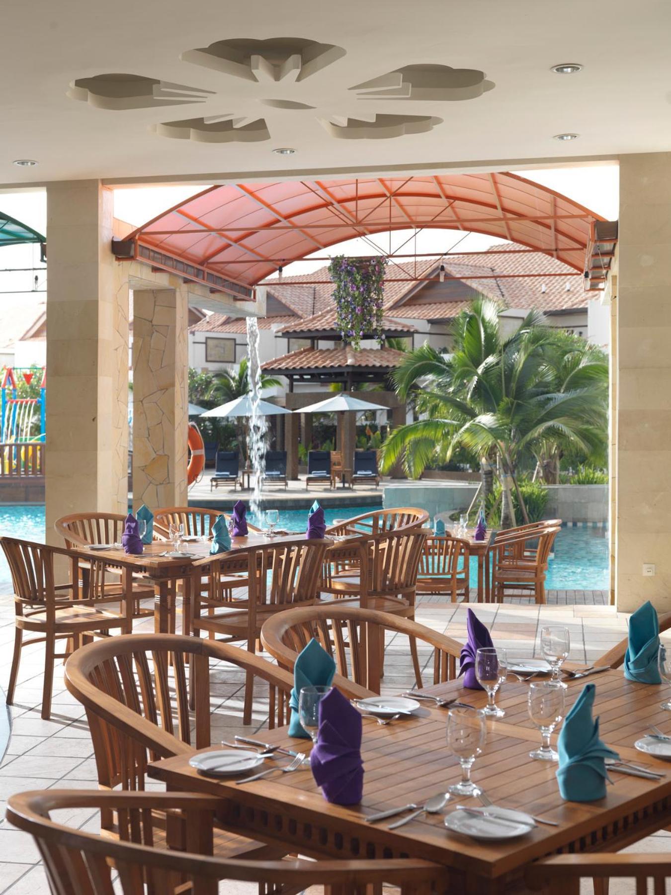 แกรนด์ เลซิส พอร์ท ดิคสัน Hotel พอร์ตดิ๊กสัน ภายนอก รูปภาพ The poolside restaurant