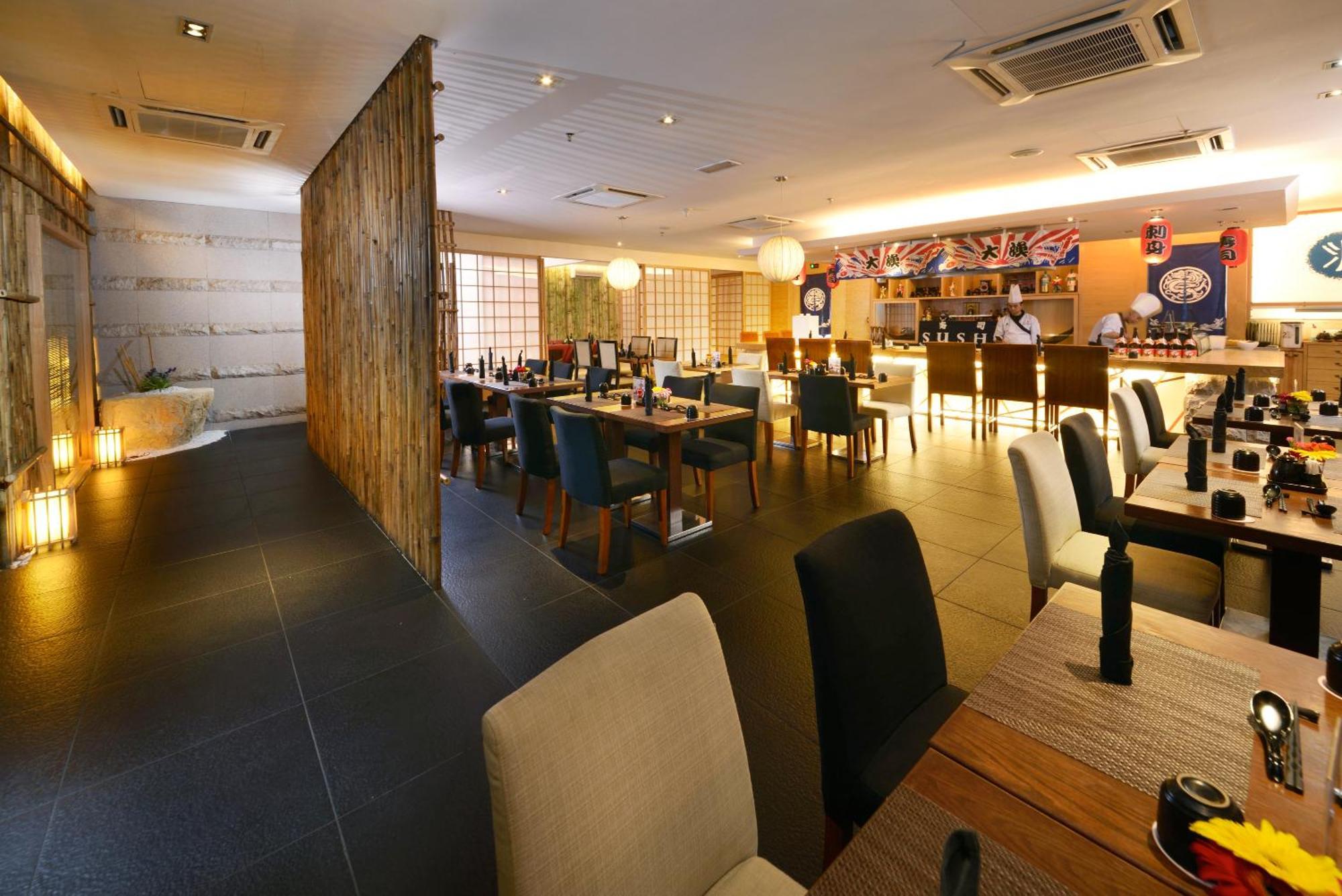 แกรนด์ เลซิส พอร์ท ดิคสัน Hotel พอร์ตดิ๊กสัน ภายนอก รูปภาพ Interior of a restaurant in Singapore