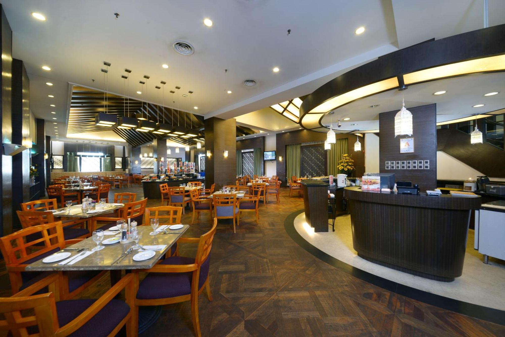 แกรนด์ เลซิส พอร์ท ดิคสัน Hotel พอร์ตดิ๊กสัน ภายนอก รูปภาพ The interior of the restaurant