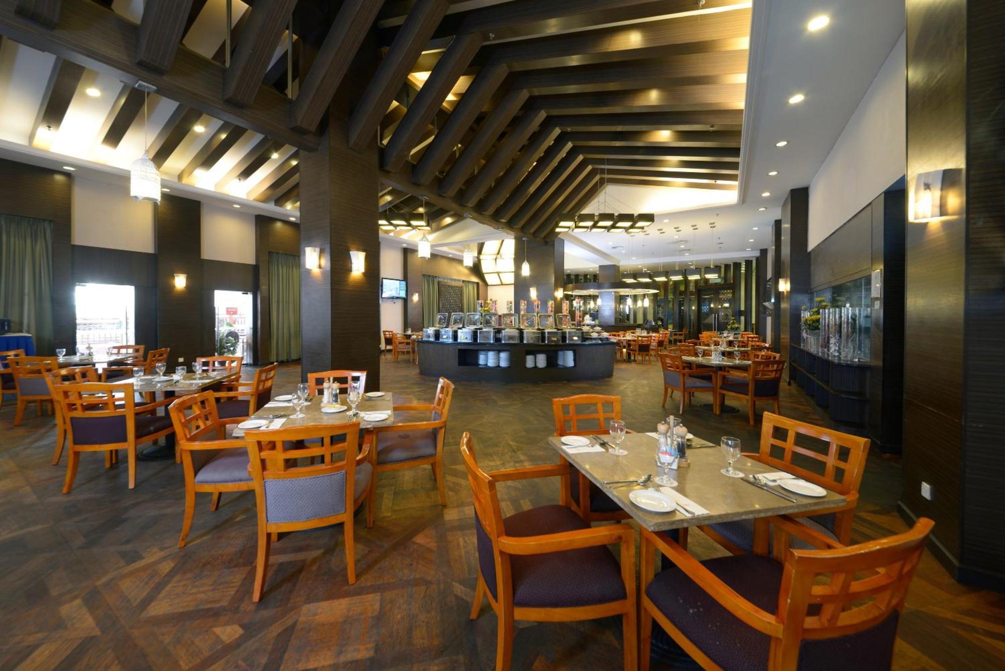 แกรนด์ เลซิส พอร์ท ดิคสัน Hotel พอร์ตดิ๊กสัน ภายนอก รูปภาพ The restaurant