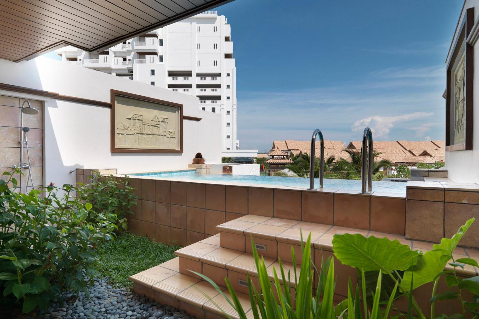 แกรนด์ เลซิส พอร์ท ดิคสัน Hotel พอร์ตดิ๊กสัน ภายนอก รูปภาพ The swimming pool at the hotel