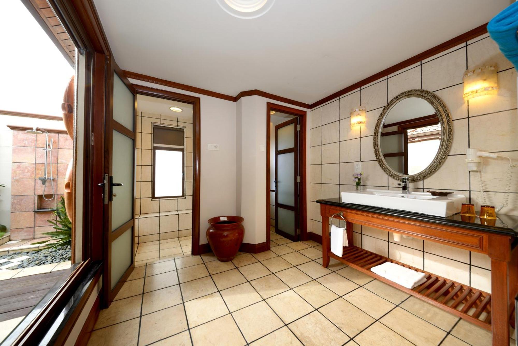แกรนด์ เลซิส พอร์ท ดิคสัน Hotel พอร์ตดิ๊กสัน ภายนอก รูปภาพ Bathroom